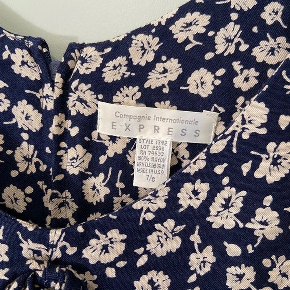 Express Vintage Floral Romper - Picture 4 of 5